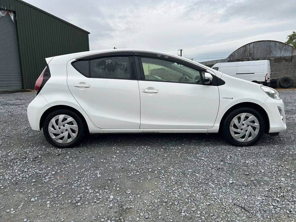 2016 Toyota aqua automatic - Image 4