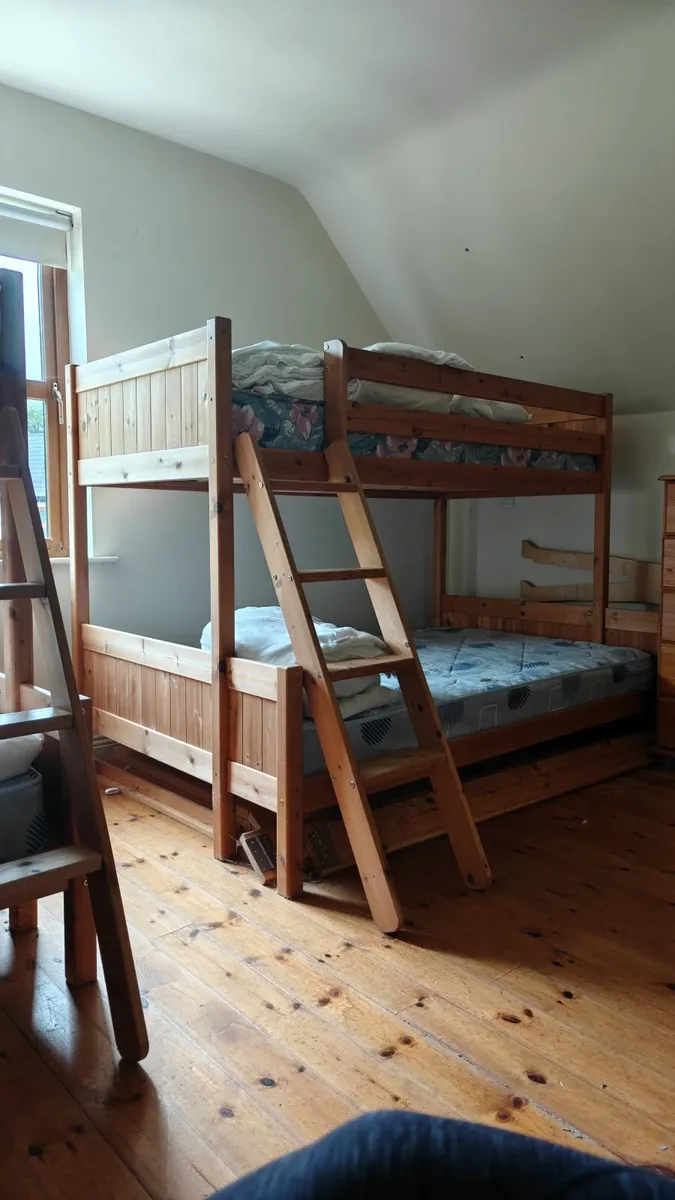 Bunk beds - triple - Image 1