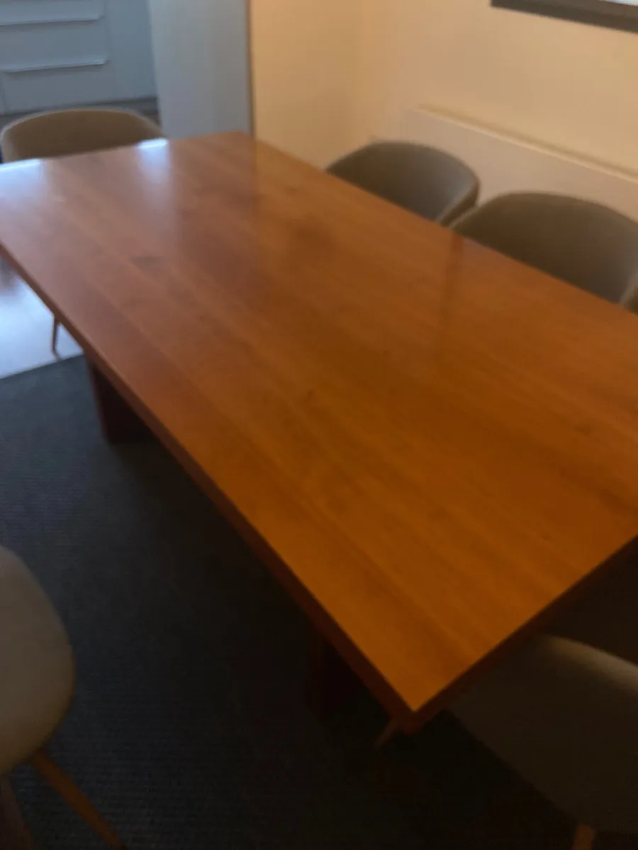 Dining table - Image 1