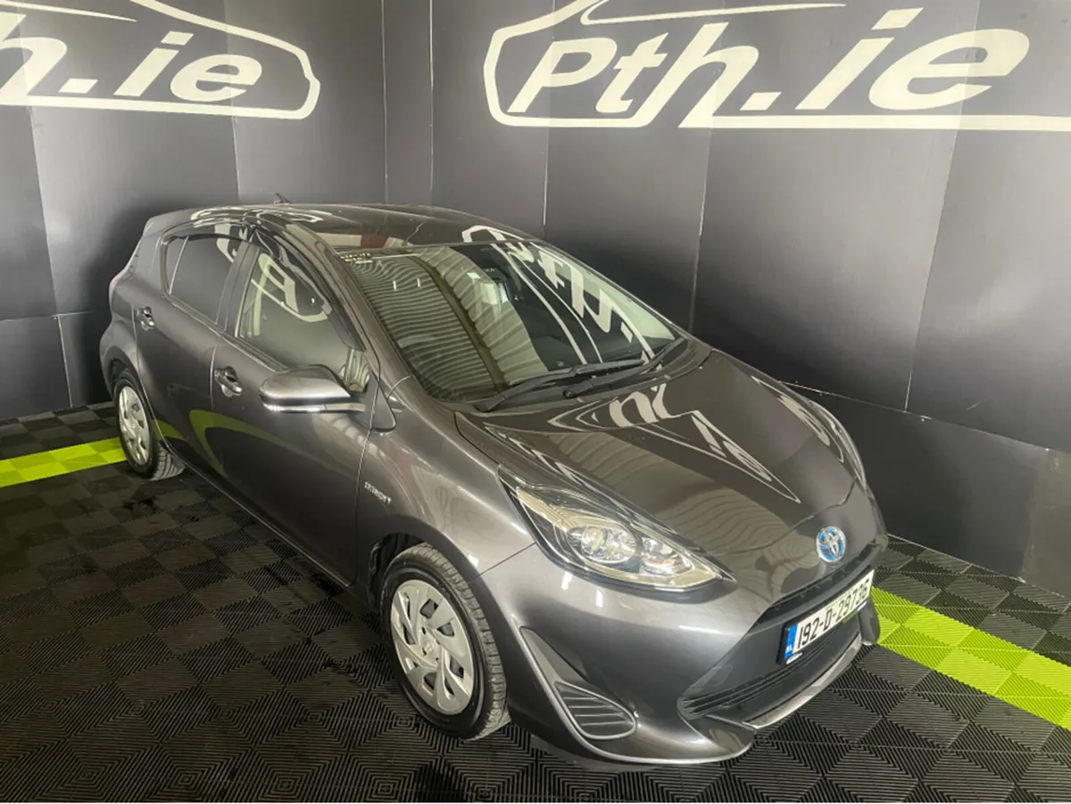 Toyota Aqua DAA-NHP10 - Image 1