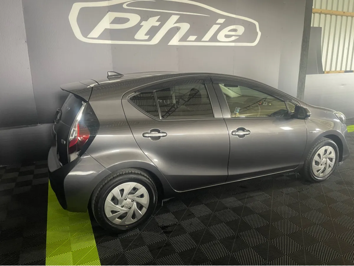 Toyota Aqua DAA-NHP10 - Image 4