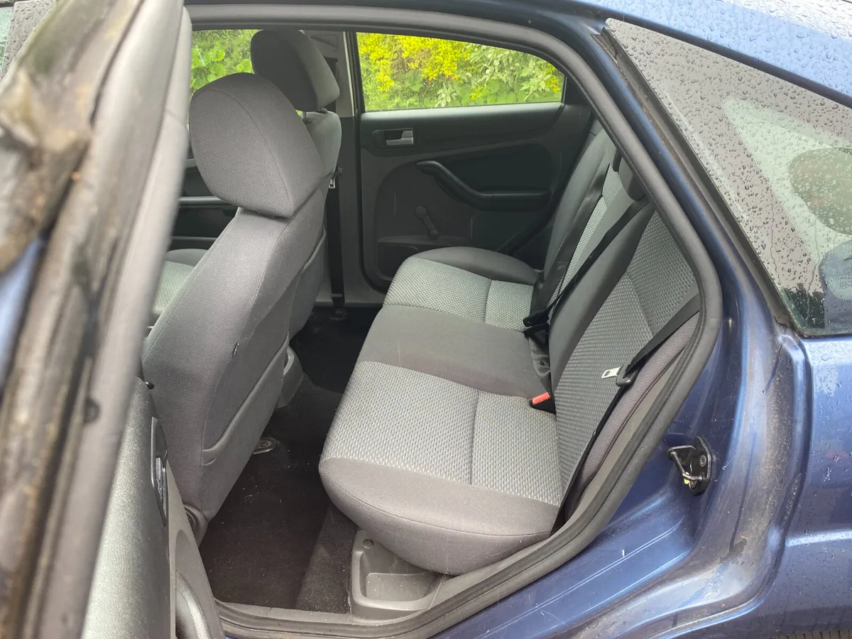 Ford Focus 1.4LX - 133,000 kms - Image 4