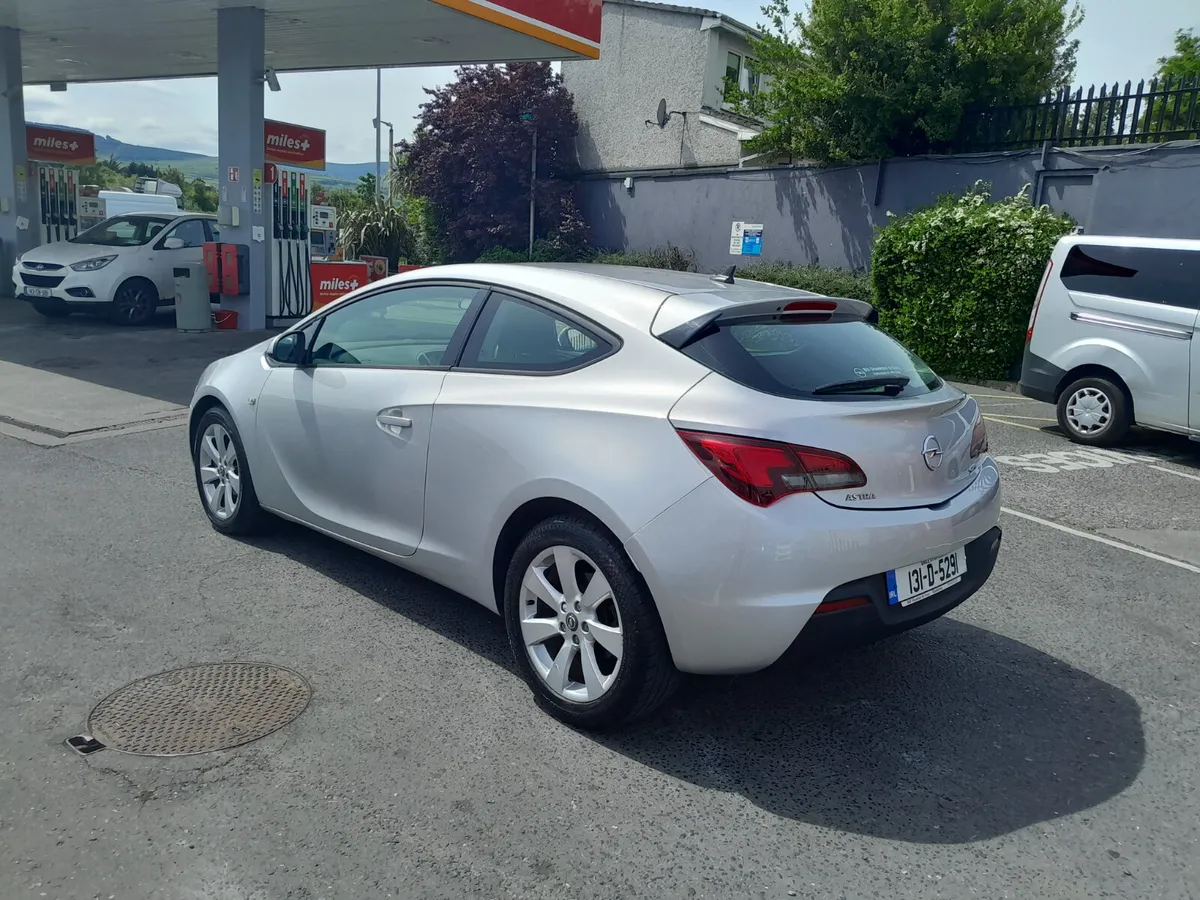 Gtc Opel Astra 2013 low mileage - Image 4