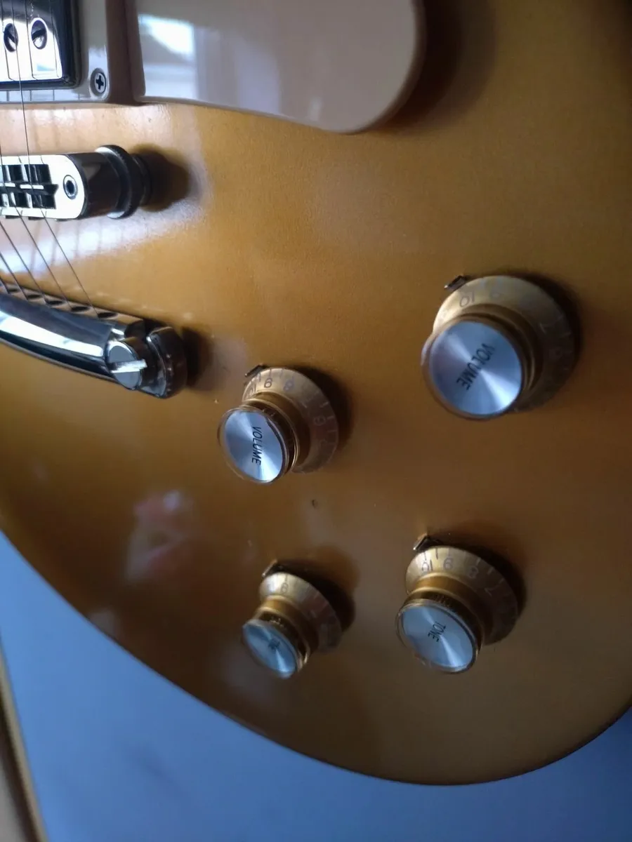 Gibson Les Paul Tribute Goldtop 2018 - Image 3