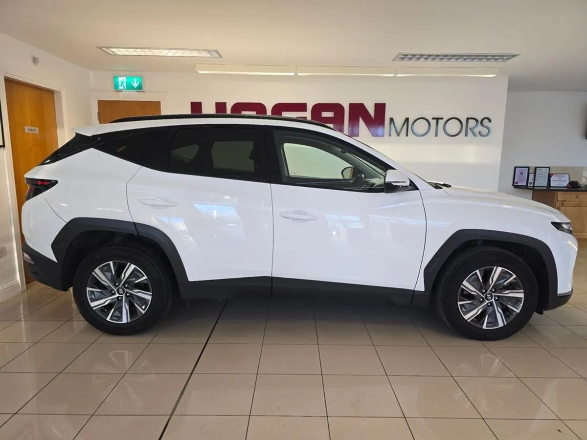 Hyundai Tucson Executive Hybrid HEV Automatic - Image 3