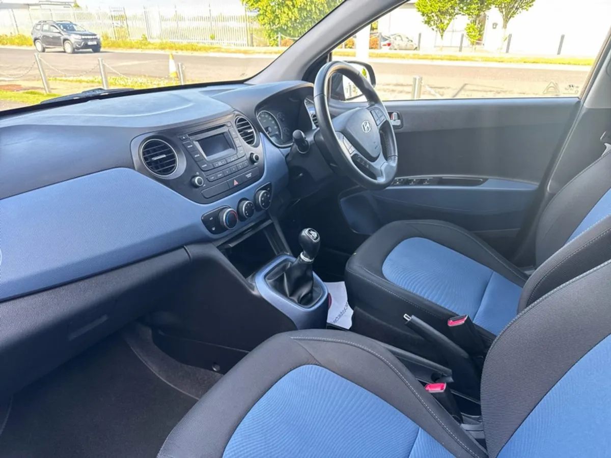 Hyundai i10 Deluxe 4DR - Image 3