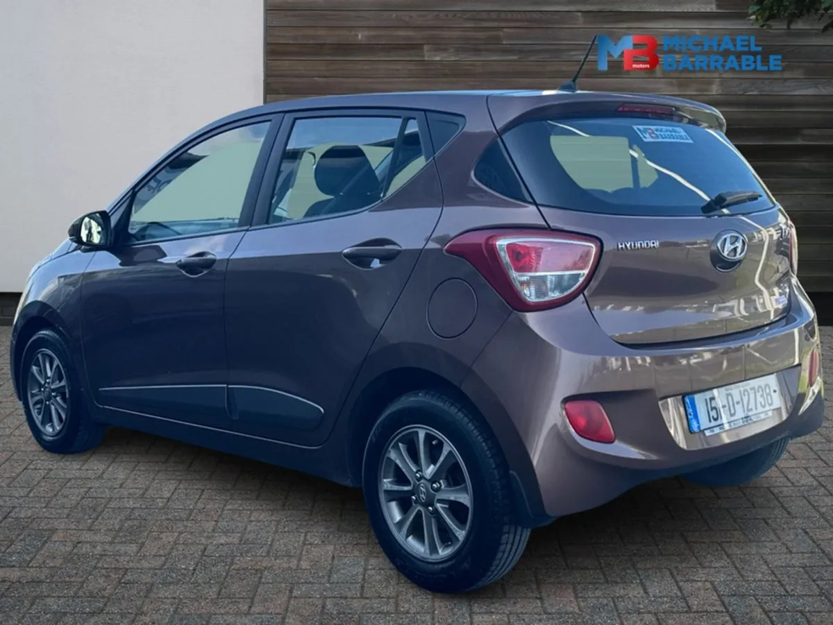 Hyundai i10 Deluxe 4DR - Image 4