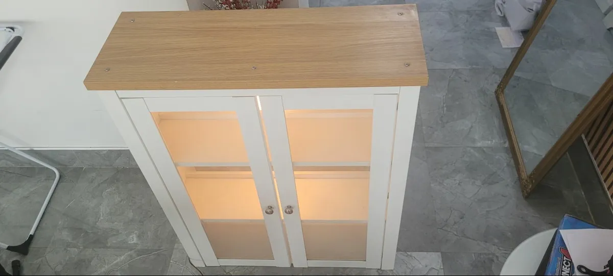 Display cabinet with light - Image 2