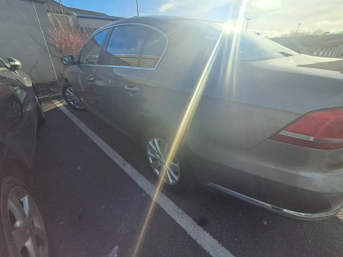 Volkswagen Passat 2011 - Image 1