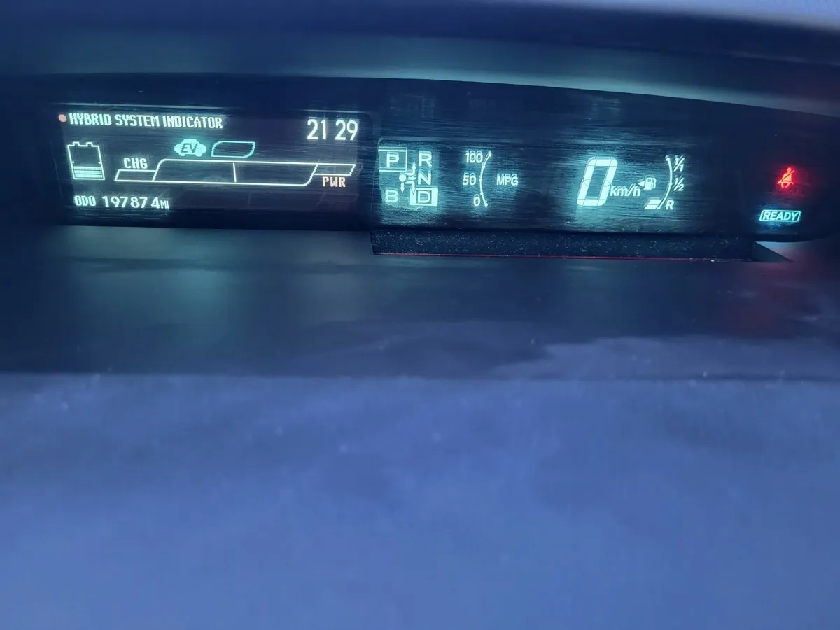 TOYOTA PRIUS HYBRID AUTOMATIC. 2012 - Image 3