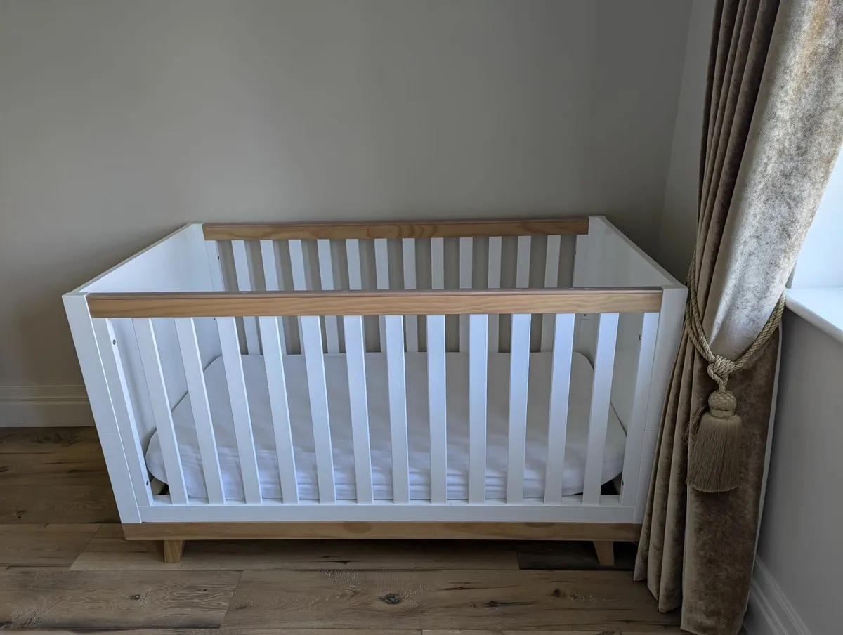 Cot bed - Image 1