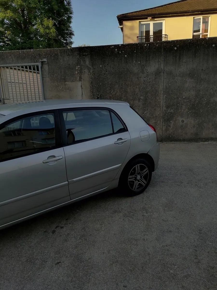 Toyota carolla car - Image 2