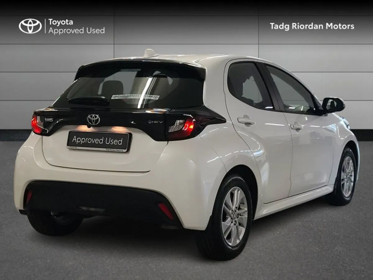 Toyota Yaris Hybrid Luna - Image 2