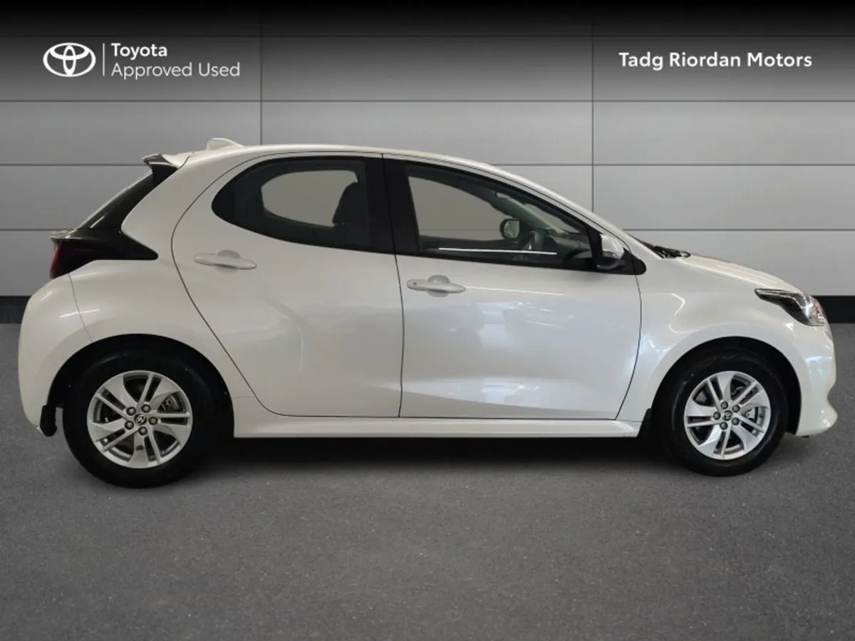 Toyota Yaris Hybrid Luna - Image 3