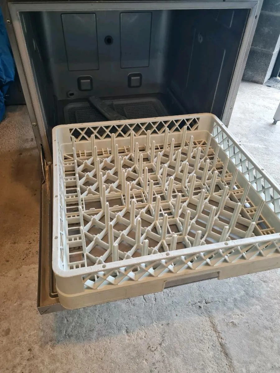 Erg26 Commercial Dishwasher 2022 with Sink - Image 4
