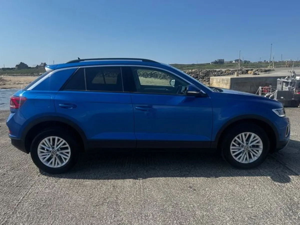 Volkswagen T-Roc Life 1.0 TSI M6F 110HP 5DR - Image 2