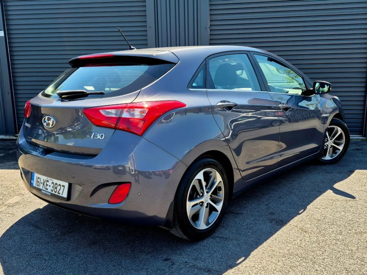 Hyundai i30 1.6 Deluxe 5DR - Image 4