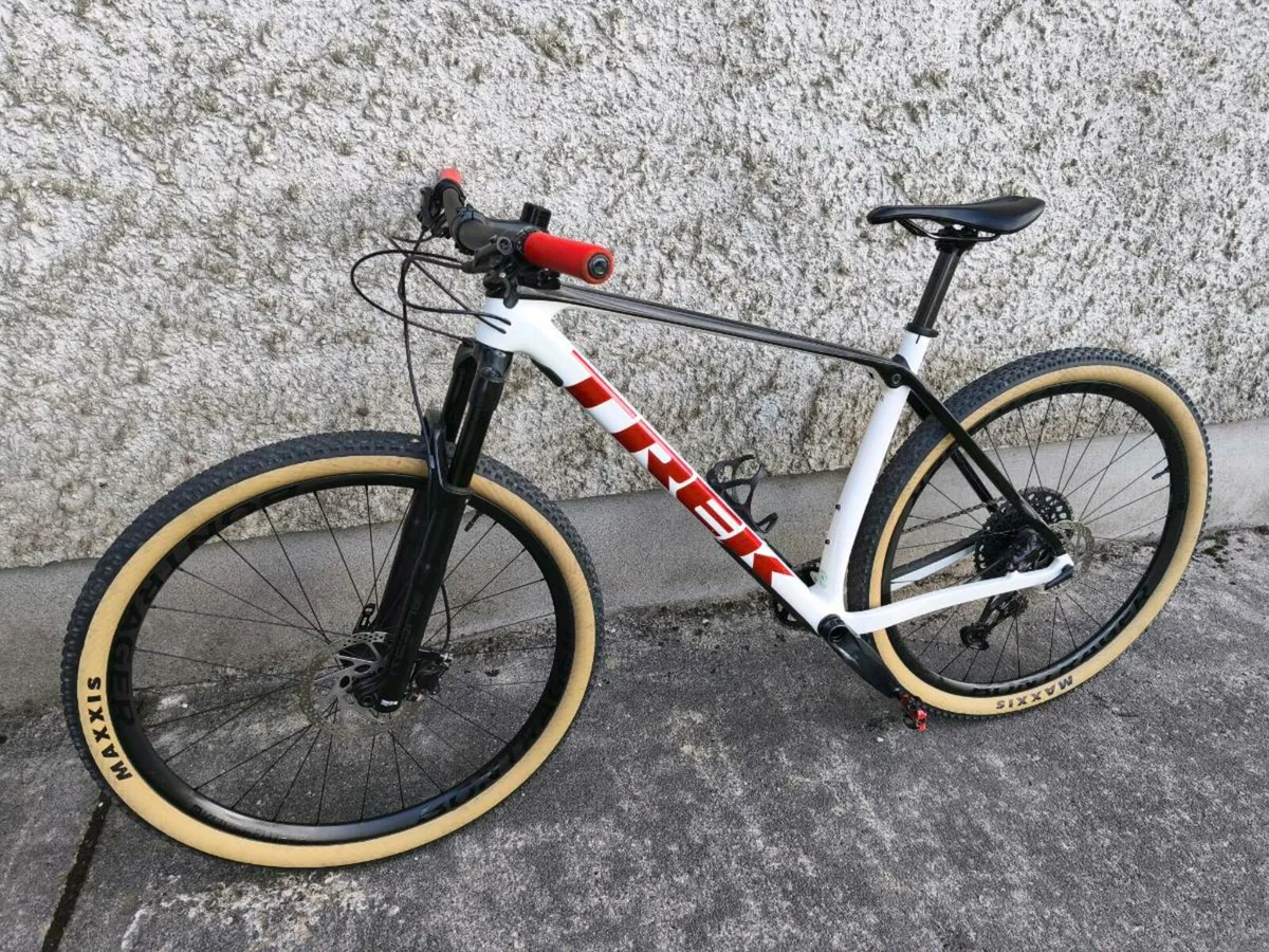 Trek Procaliber 9.7 carbon XL - Image 1