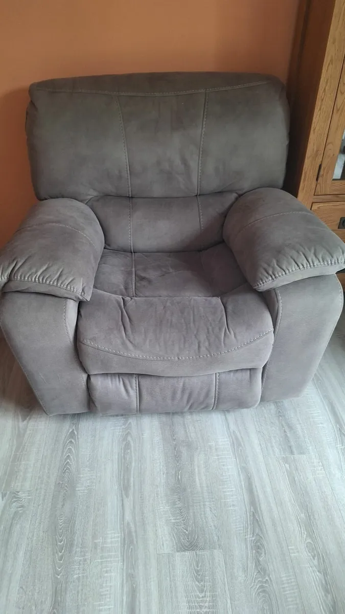 Recliner Armchair - Image 3
