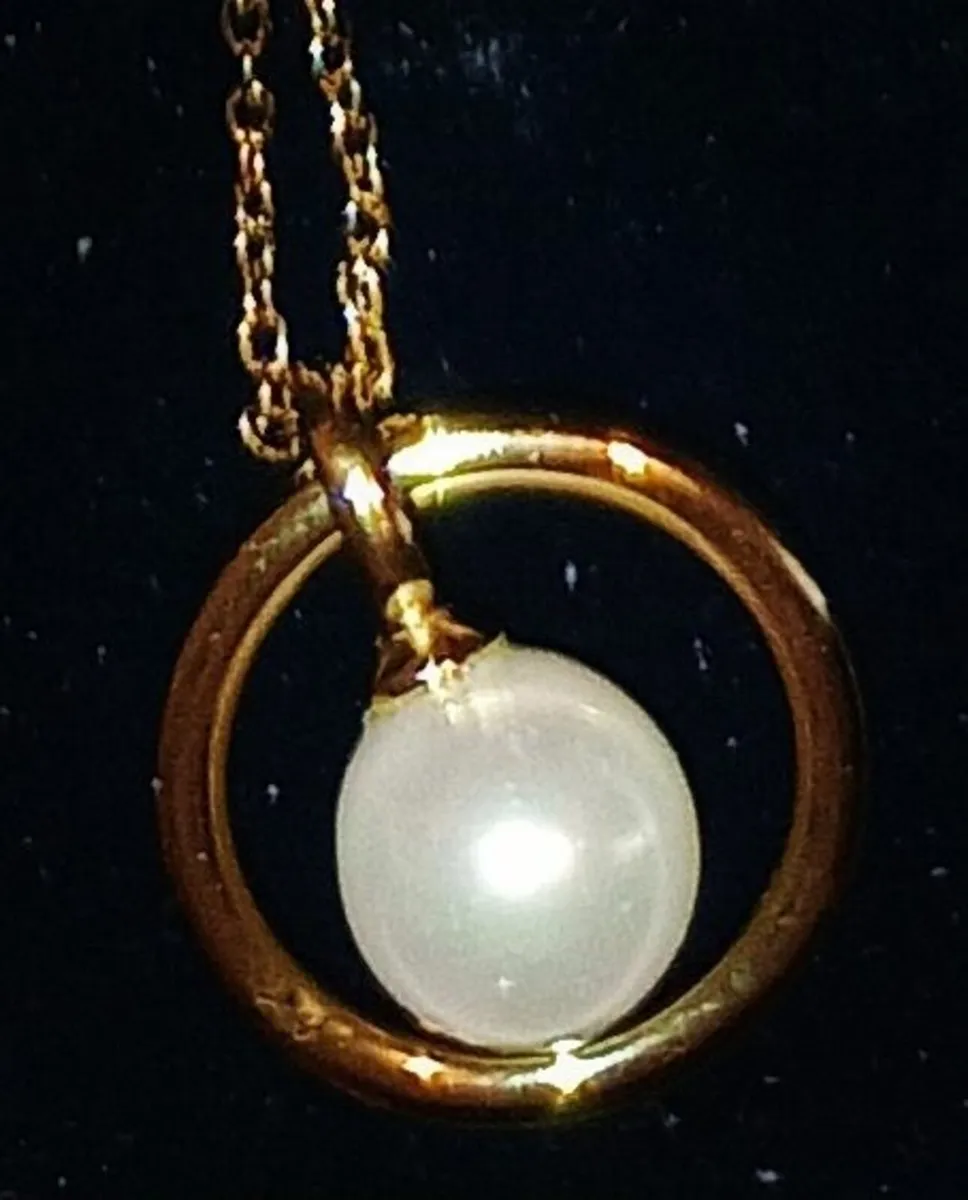 Gold plated necklace with pearl - Image 1