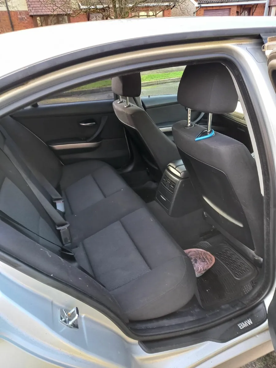 BMW 3-Series 2005 - Image 2