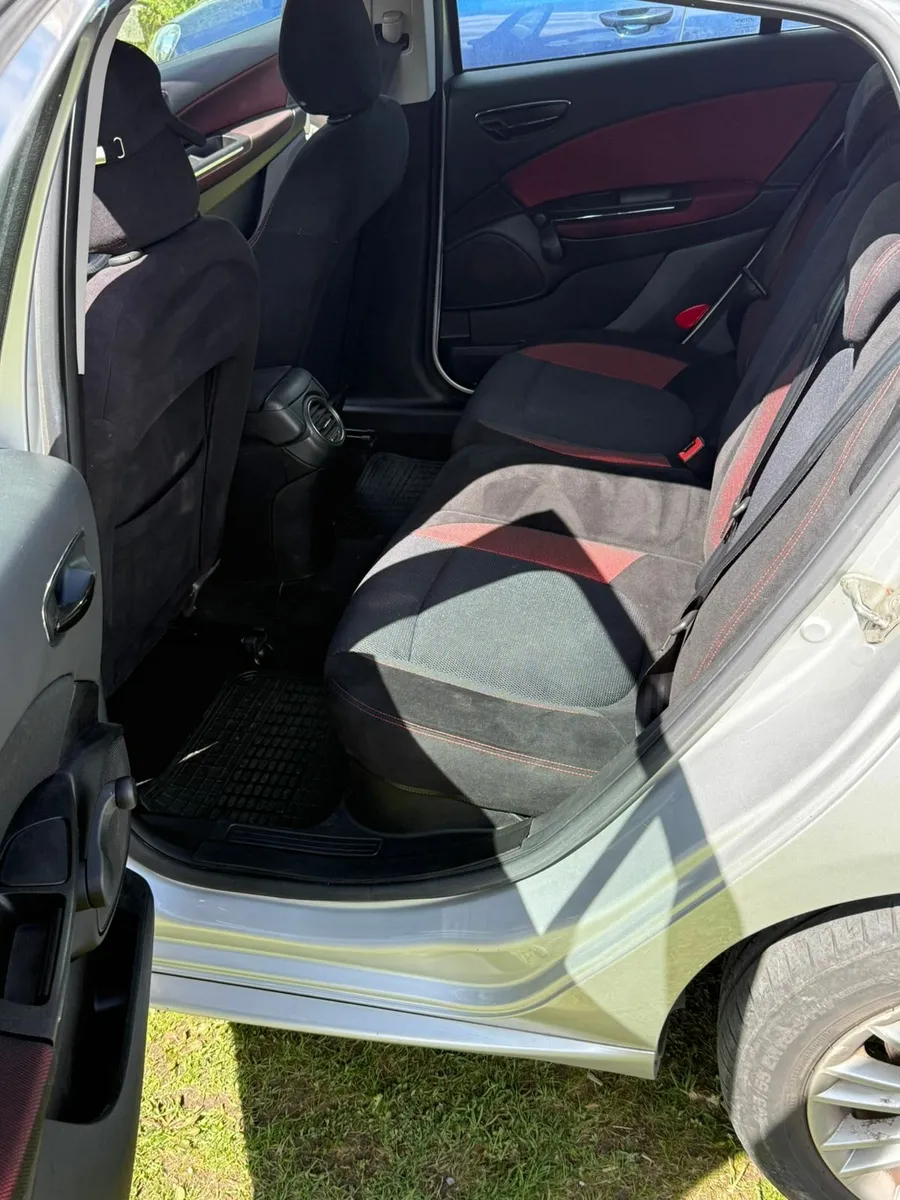 Fiat bravo 2010 great condition - Image 2