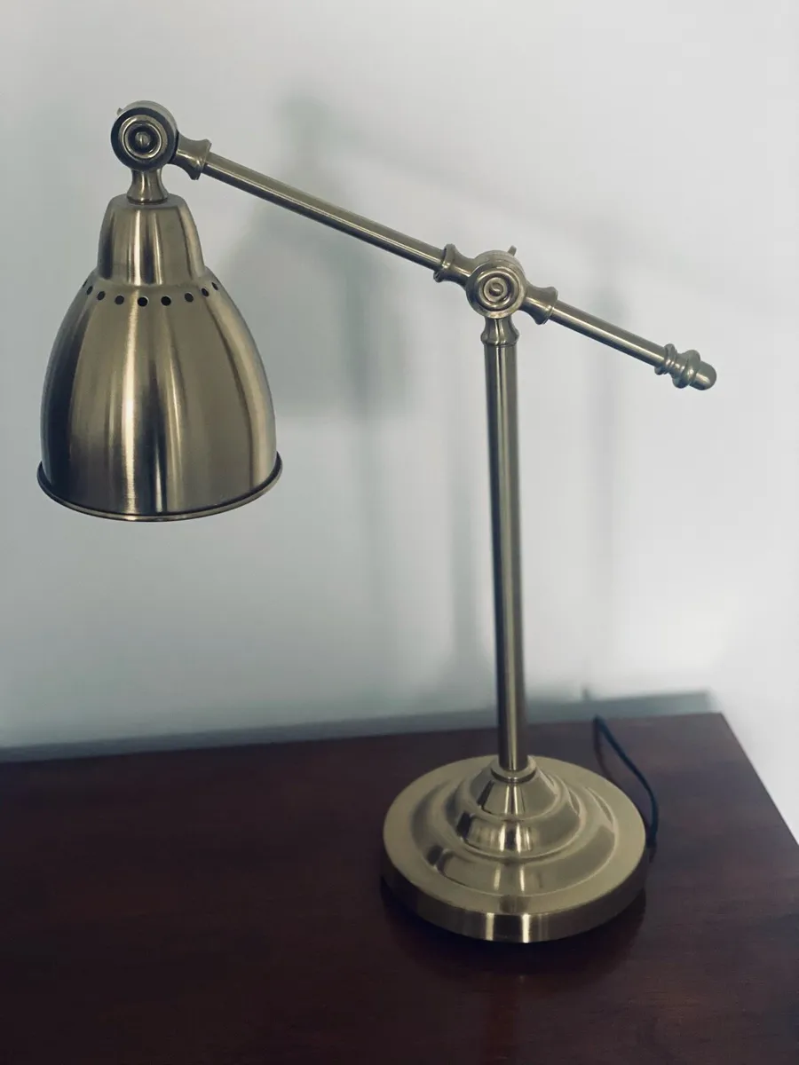 2 Brass lamps & 1 floor lamp - Image 1