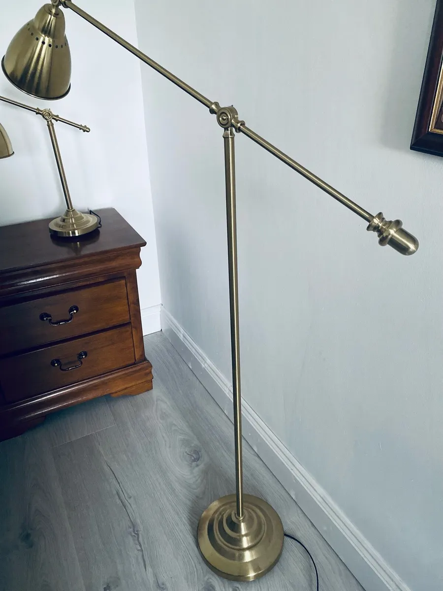 2 Brass lamps & 1 floor lamp - Image 2