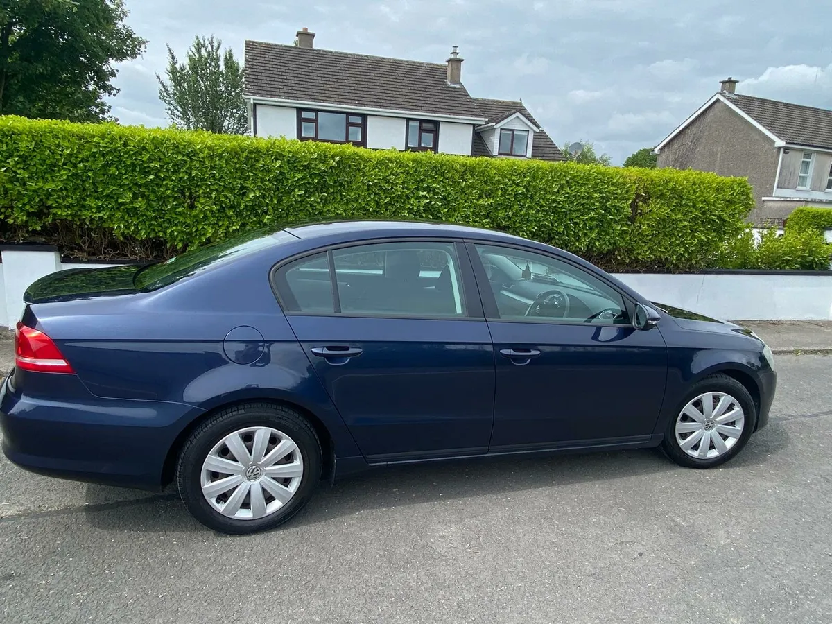 131 volkswagen passat - Image 1