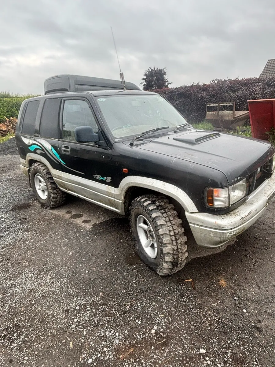 Isuzu trooper 3.1 - Image 1