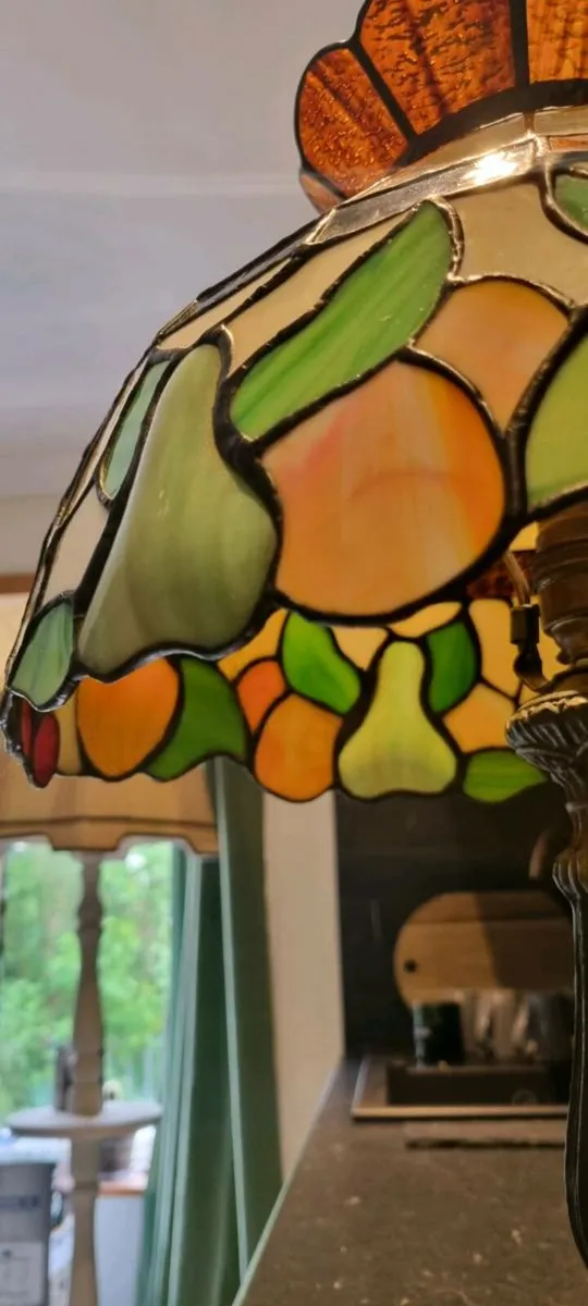 VINTAGE EMBOSSED FRUIT TIFFANY  LAMP - Image 3