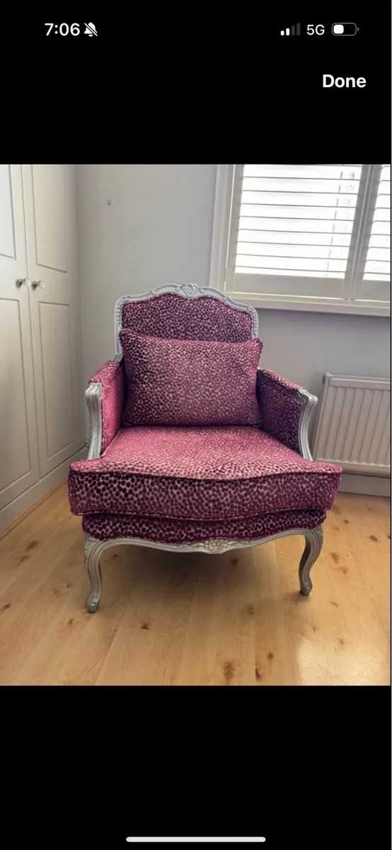 Vintage pink armchair - Image 1
