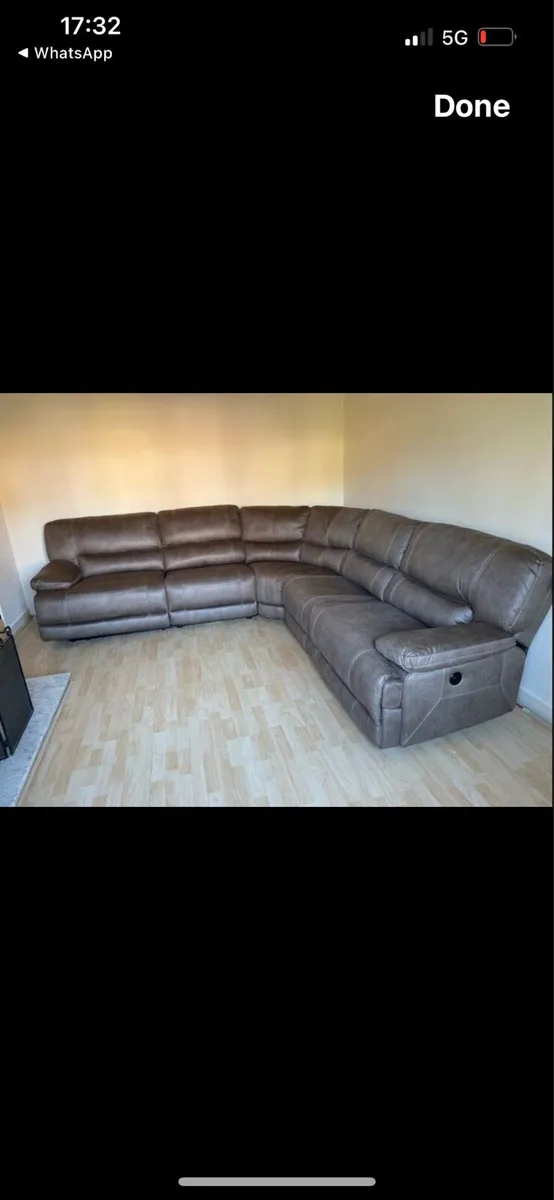 Large electric recliner - Image 1