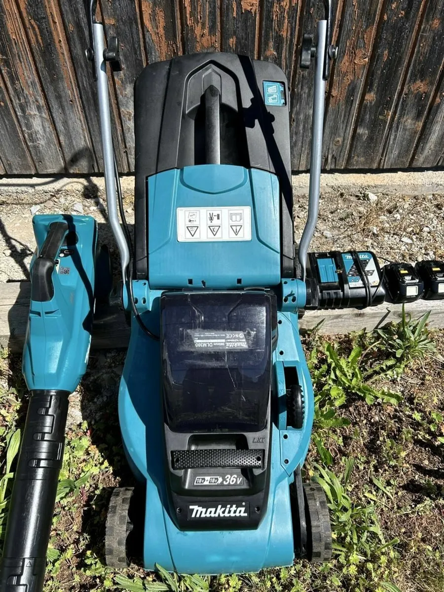 Makita 18V Garden Tool Set 2x5Ah Batteries Charger - Image 4