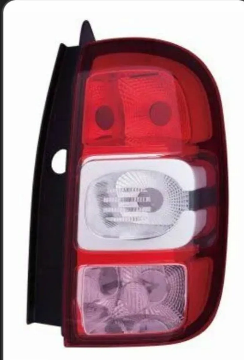 Dacia Duster Rear Light Cover - Image 3
