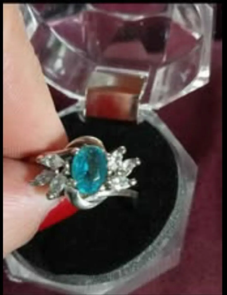Stunning rings and pendant - Image 1