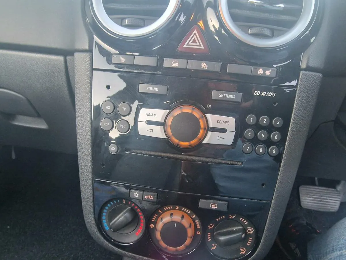 Opel corsa Automatic 1.4 - Image 4