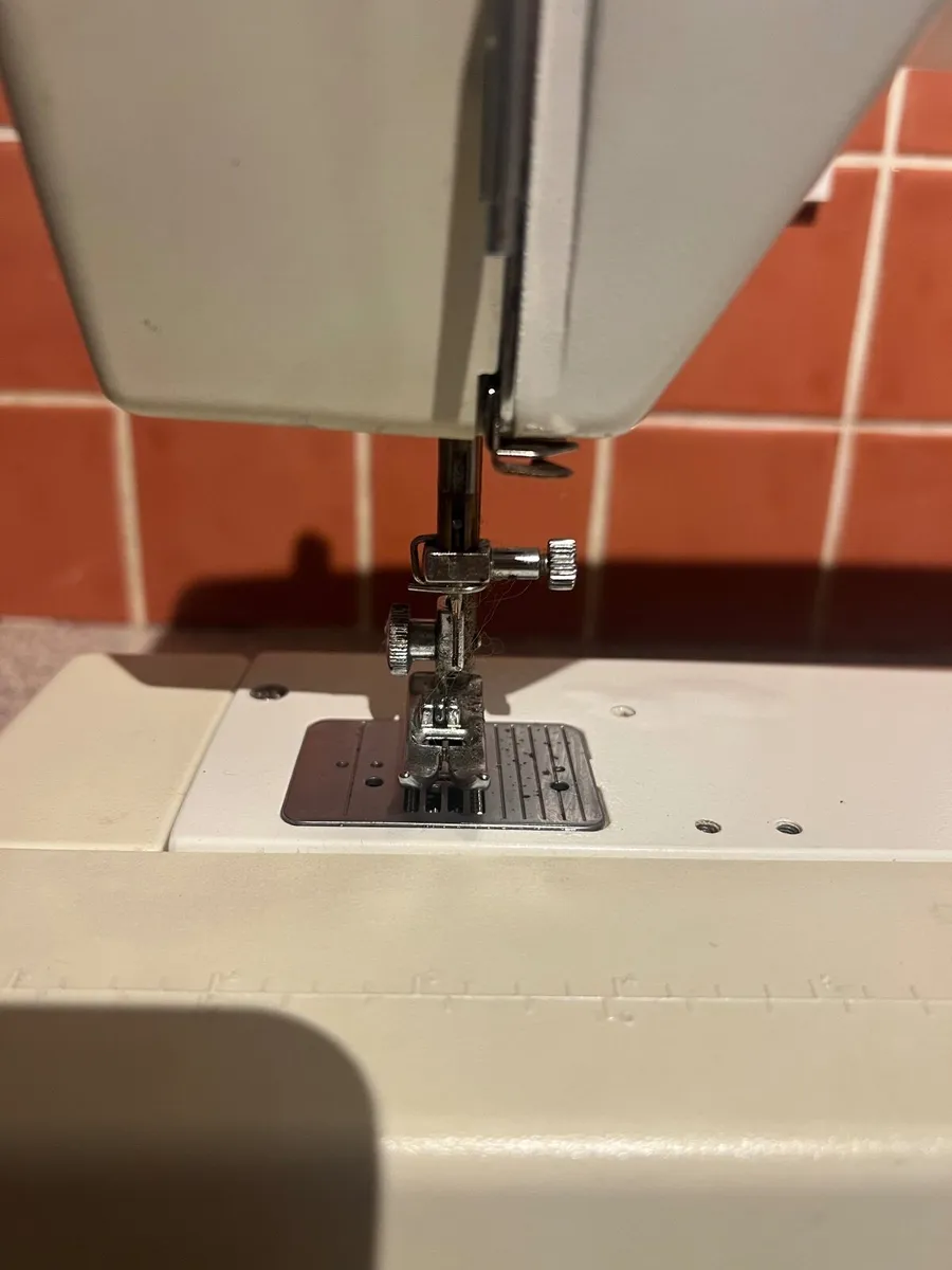 Vintage Brother VX760 Sewing Machine with Foot Ped - Image 2