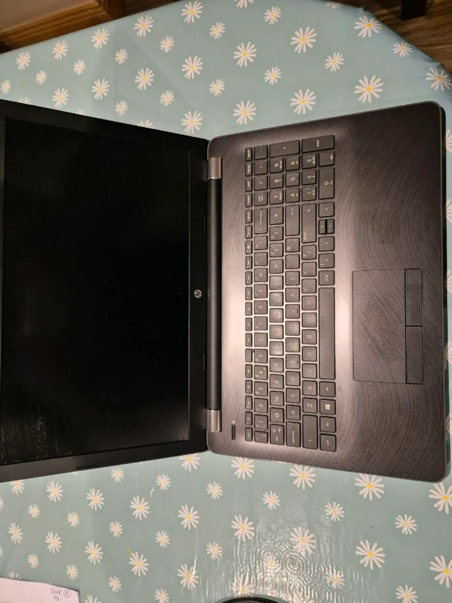 HP 15 laptop - Image 2