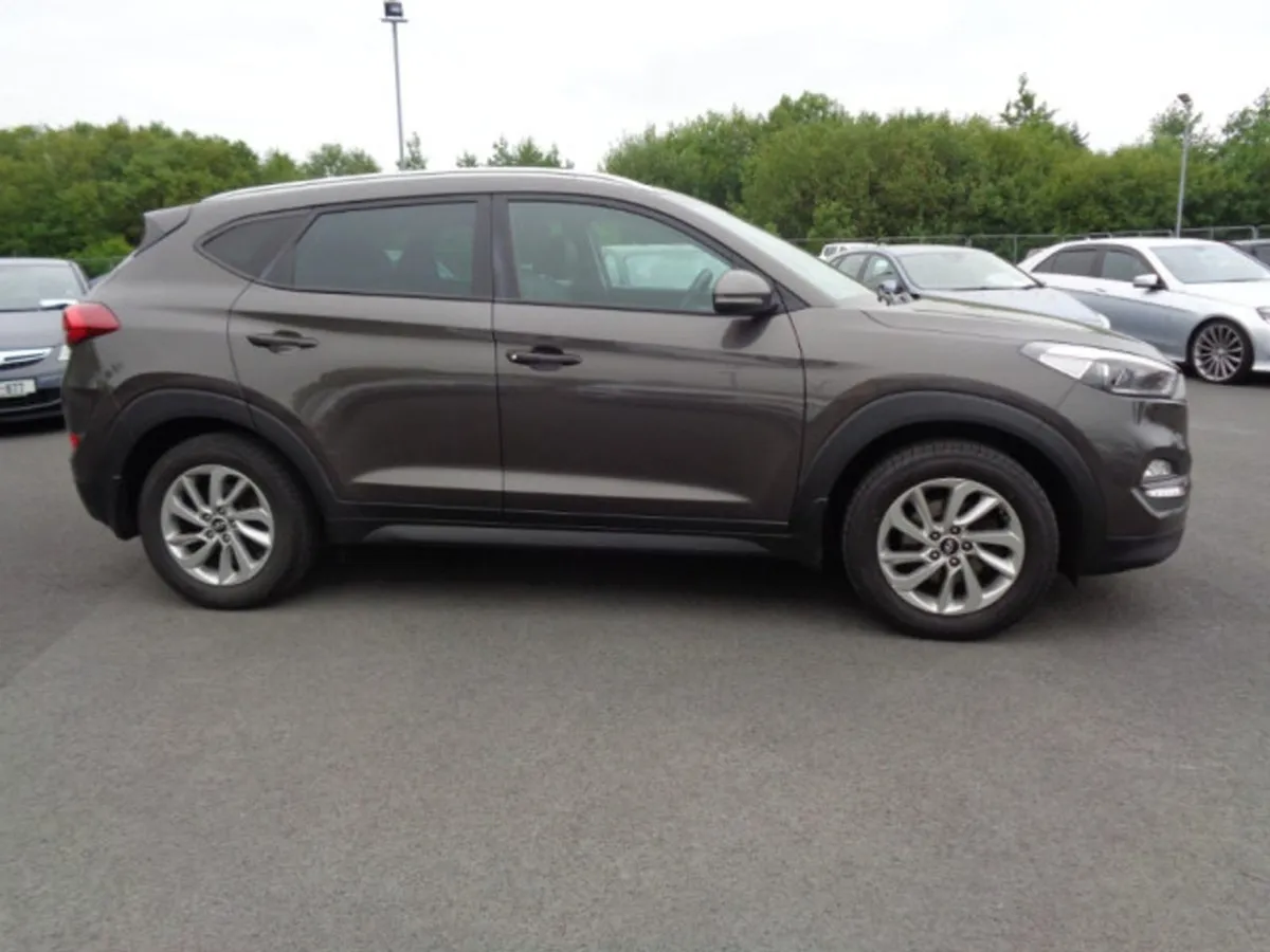 Hyundai Tucson Executive 5DR - Image 2