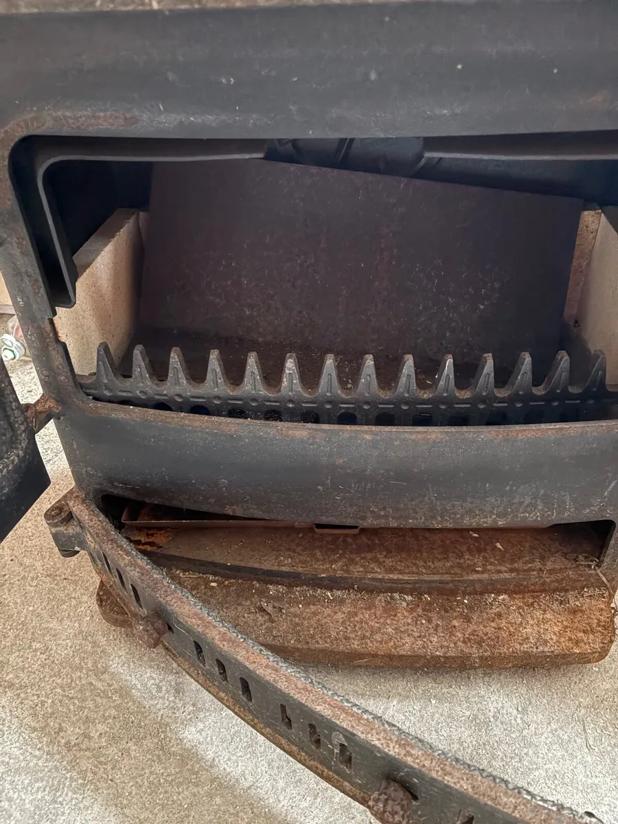 Stove/fireplaces/table - Image 2