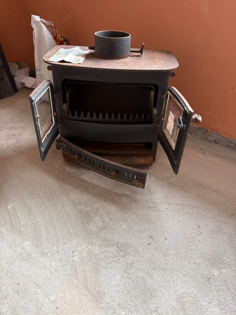 Stove/fireplaces/table - Image 3