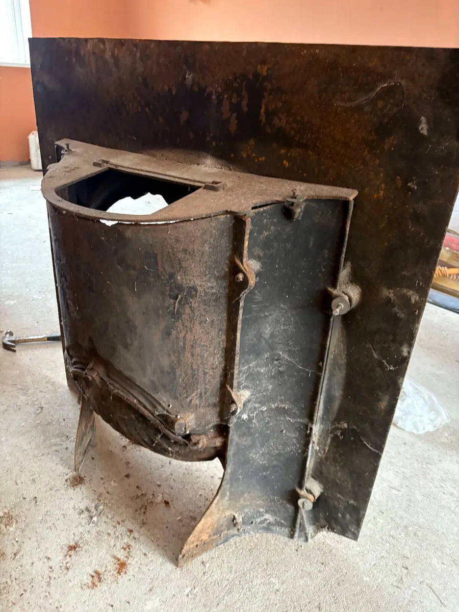 Stove/fireplaces/table - Image 4