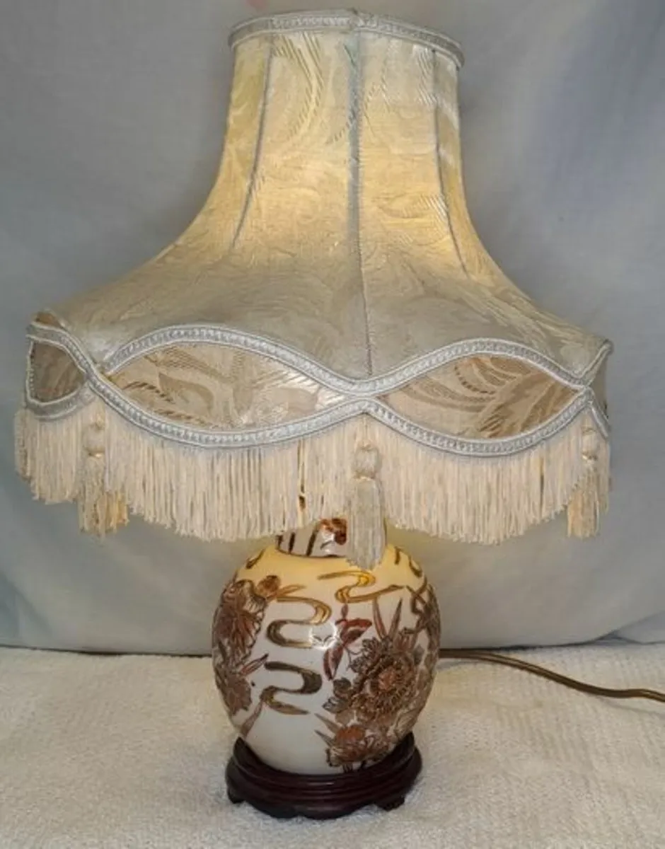 Hand painted Japanese table lamp - Image 1