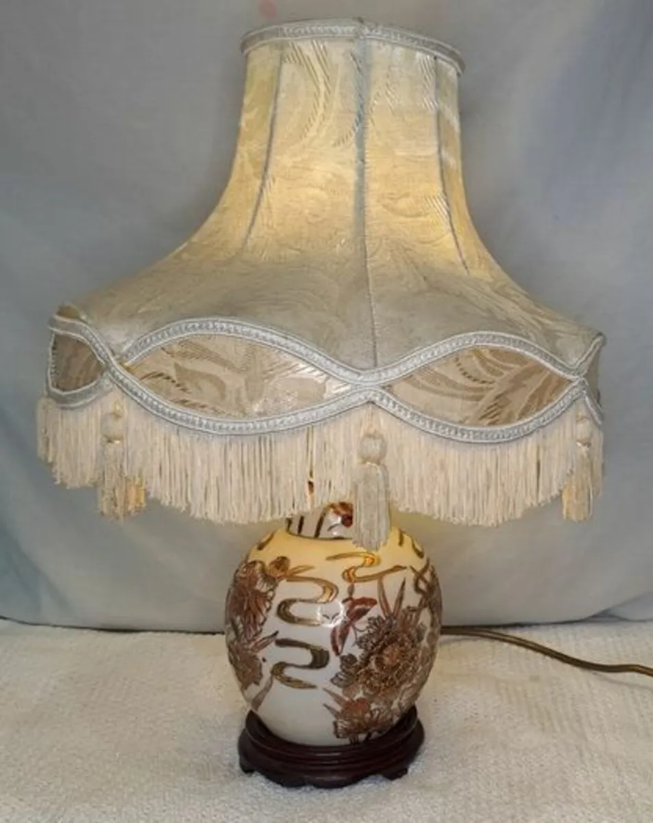Hand painted Japanese table lamp - Image 3