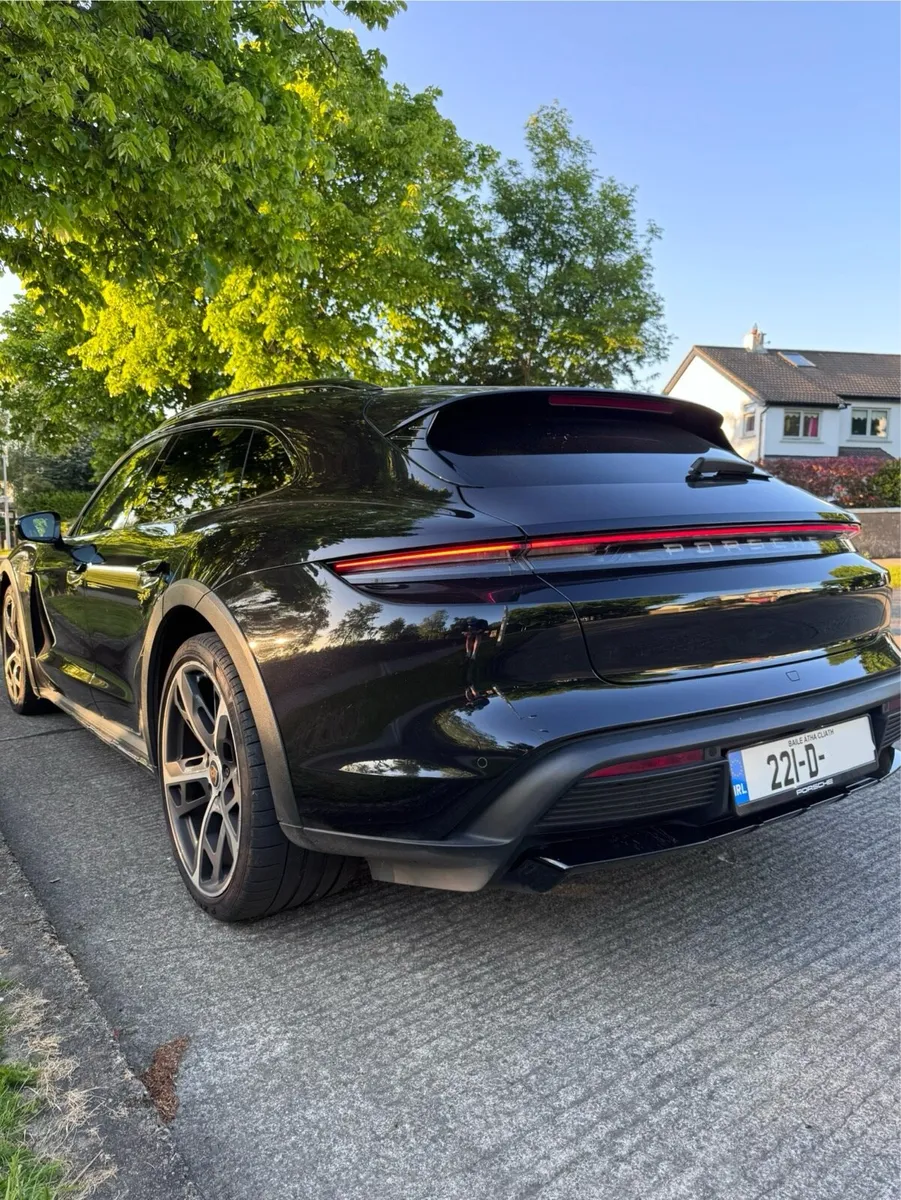 Porsche Taycan 4S Cross Turismo 2022 - Image 2