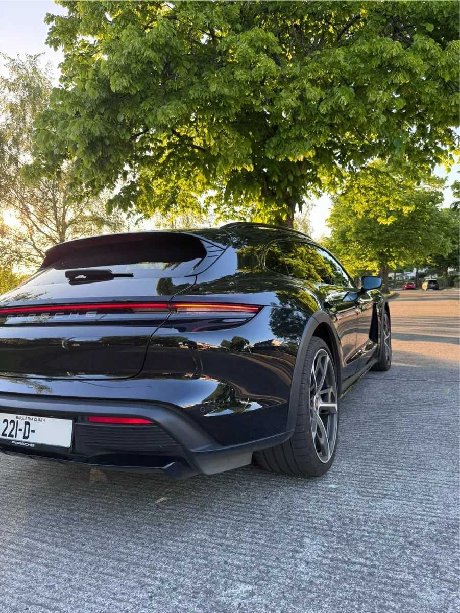 Porsche Taycan 4S Cross Turismo 2022 - Image 3