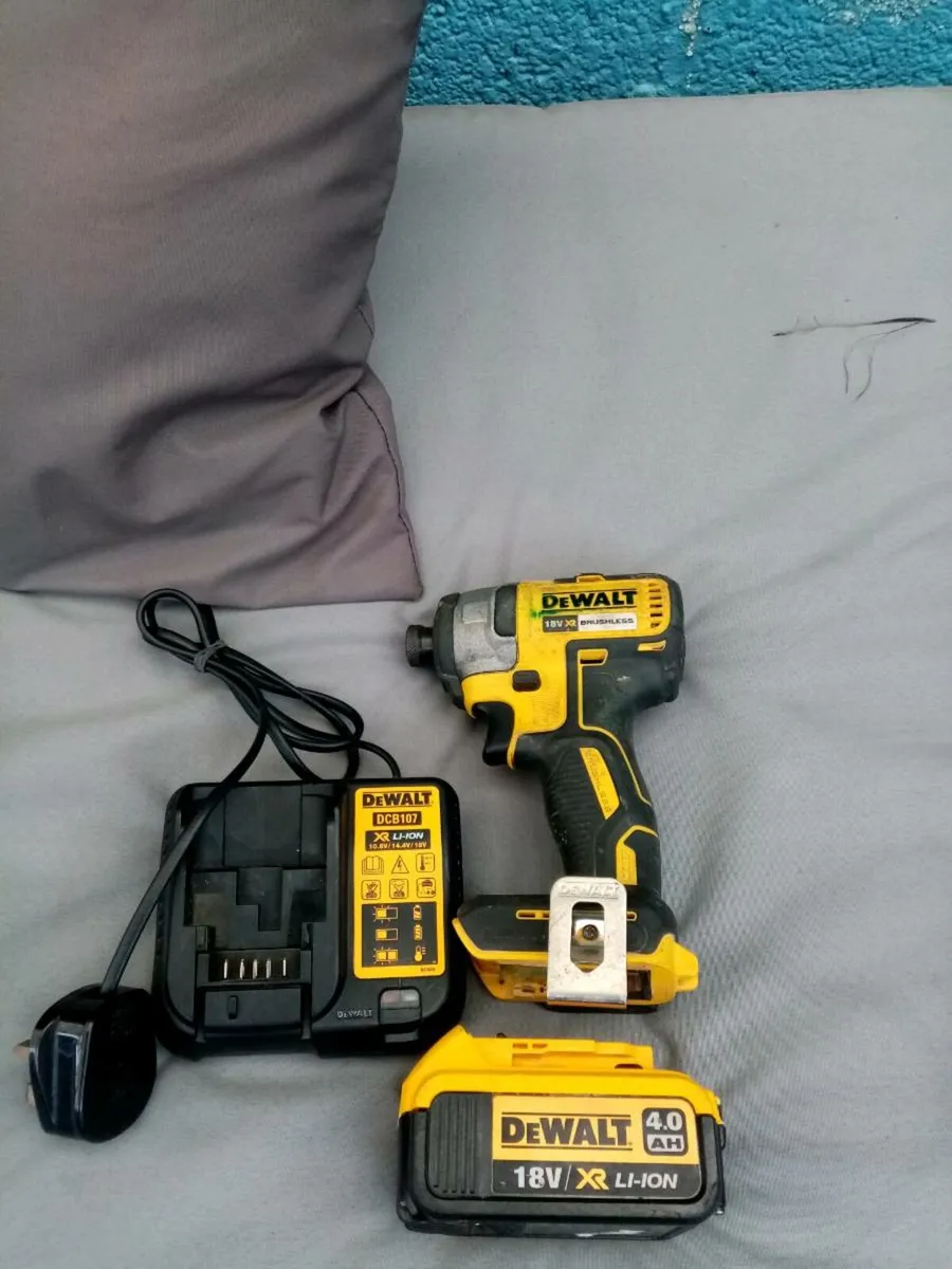 Dewalt Brushless 18v XR LI-ION Battery Impact Driv - Image 3