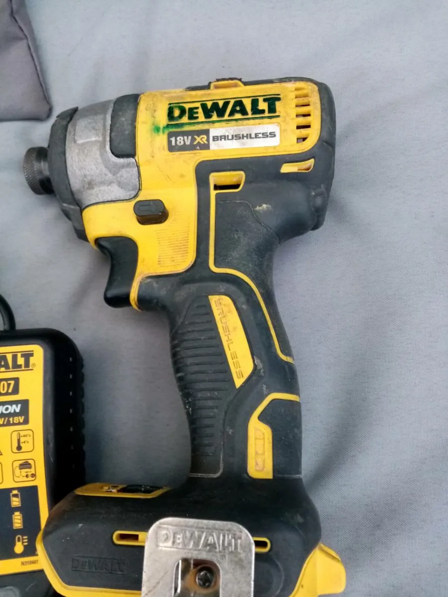 Dewalt Brushless 18v XR LI-ION Battery Impact Driv - Image 4