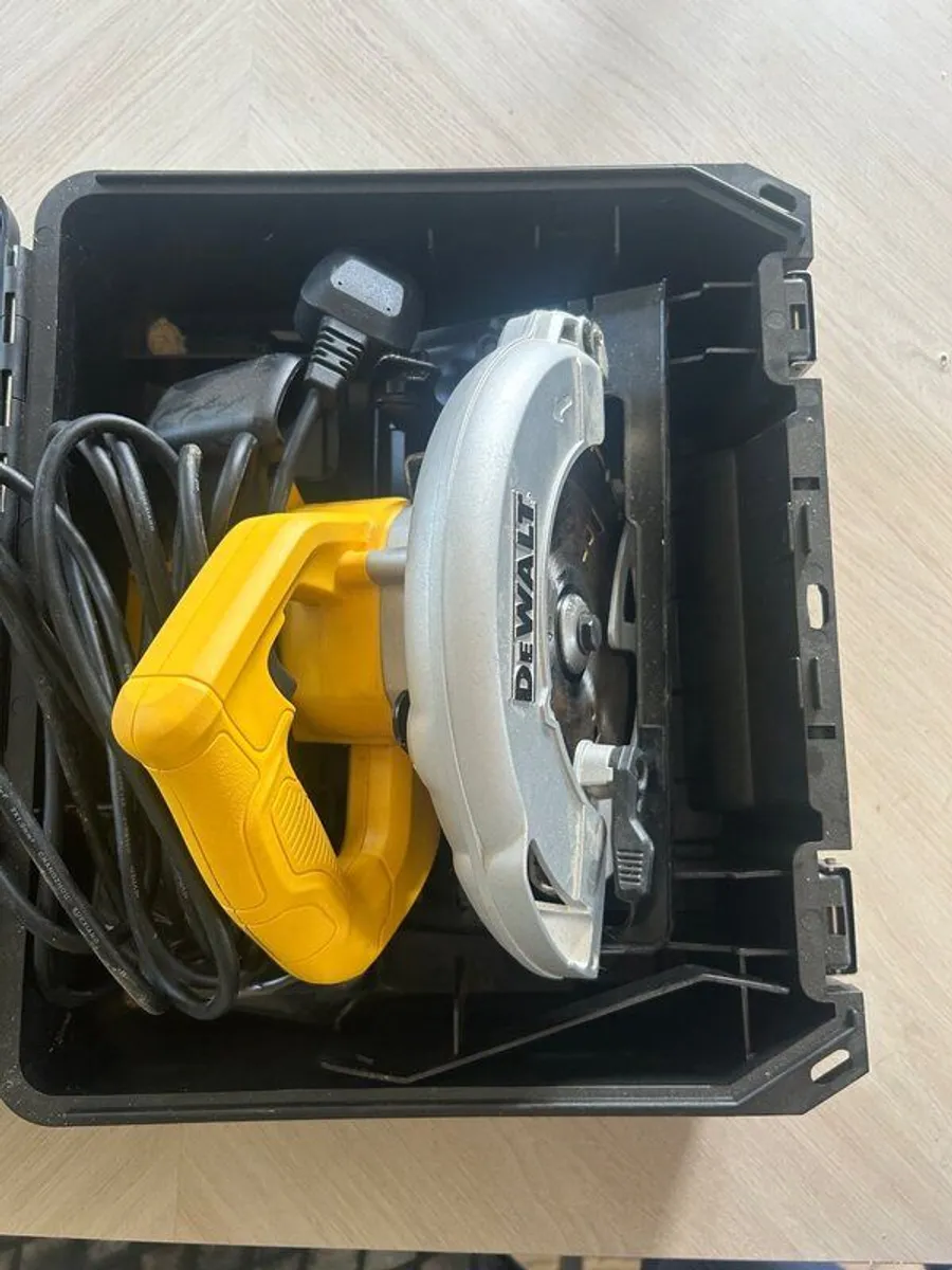 Corded Dewalt skill saw - Image 2